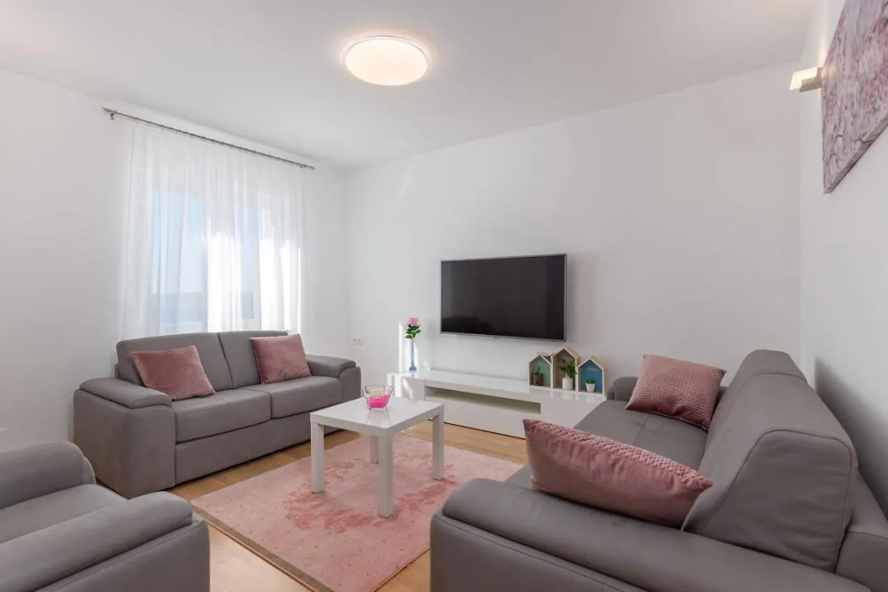 Apartmani Nicol Crikvenica 0*,  Croatia