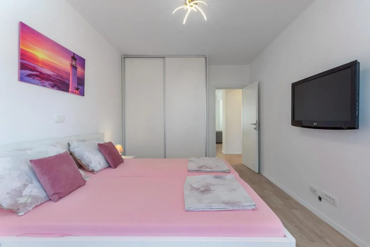 Apartmani Nicol Crikvenica 0*,  Croatia