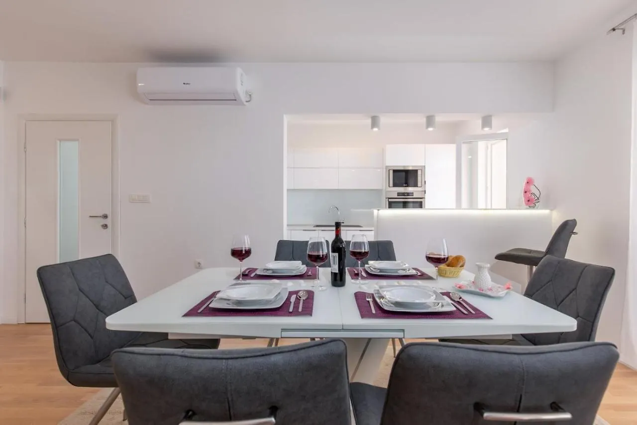 Apartmani Nicol Crikvenica 0*,