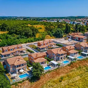 Lotus With Pool And Jacuzzi Villa Pula